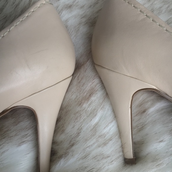 Nine West bow capped toe pumps - size 5 - Picture 6 of 7